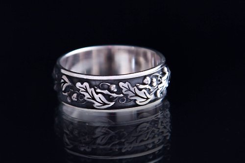 Dreamtower Silver ring with oak branch