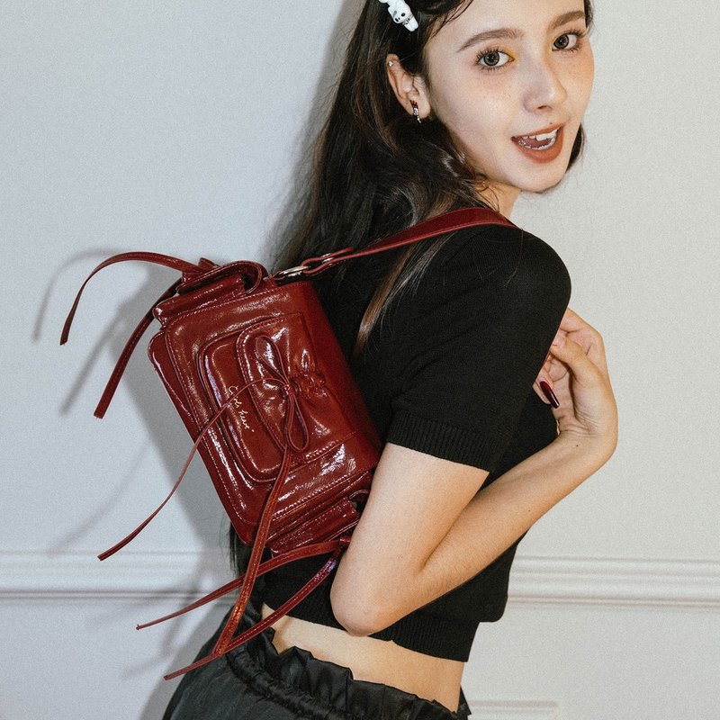 Chaos Butterfly Series Small Pillow Sweet and Cool Girlish Feeling One-shoulder Crossbody - กระเป๋าแมสเซนเจอร์ - หนังเทียม สีแดง