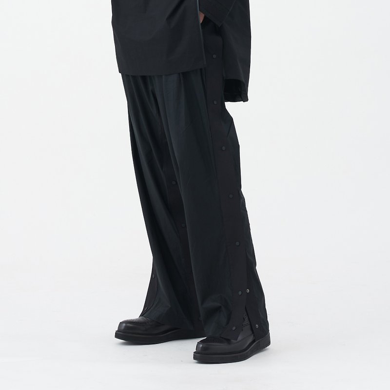 TRAN-Buttoned Wide Pants - กางเกงขายาว - เส้นใยสังเคราะห์ สีดำ