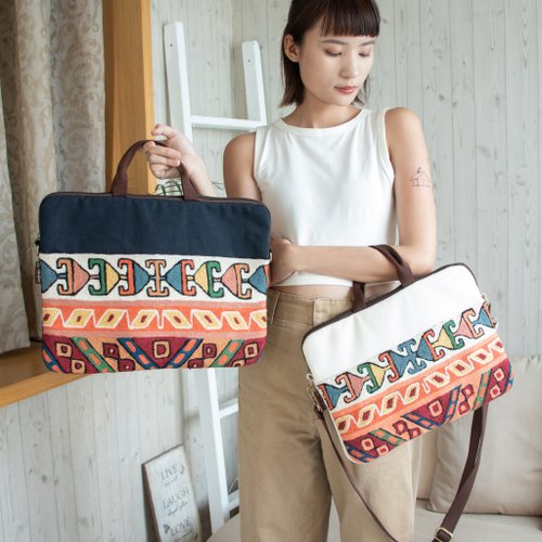Tramper 羊毛手工刺繡電腦包 - 赤色堡壘