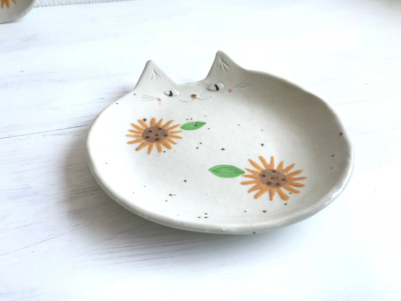 cat's face dish    SUNFLOWER - Plates & Trays - Pottery Yellow