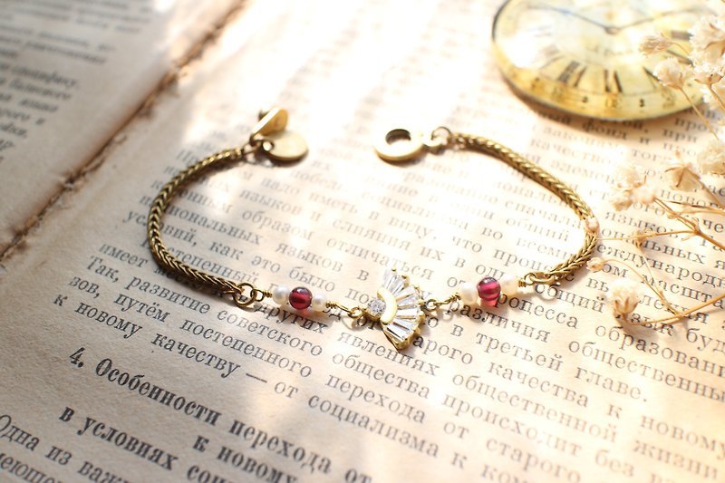 Zircon pearl brass bracelet - สร้อยข้อมือ - โลหะ สีทอง