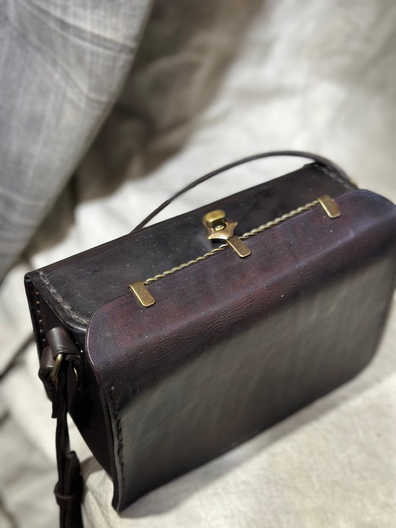 Sienna 手作りの本革ジュエリーボックス風シュガーキューブバッグ - ショルダーバッグ - 革 ブラウン