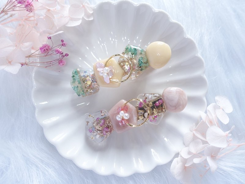 原創春日 乾燥花髮夾 滴膠 樹脂 Resin Hair Clip - 髮夾/髮圈 - 其他材質 