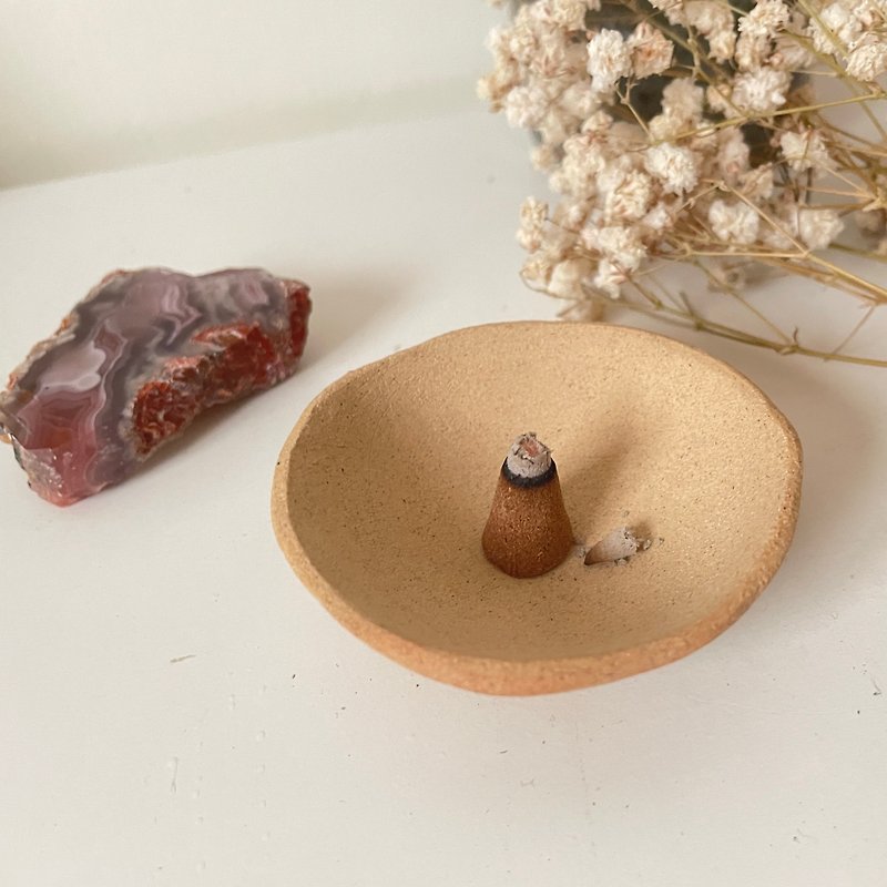 Hand-kneaded simple small pottery plate - Items for Display - Pottery Khaki