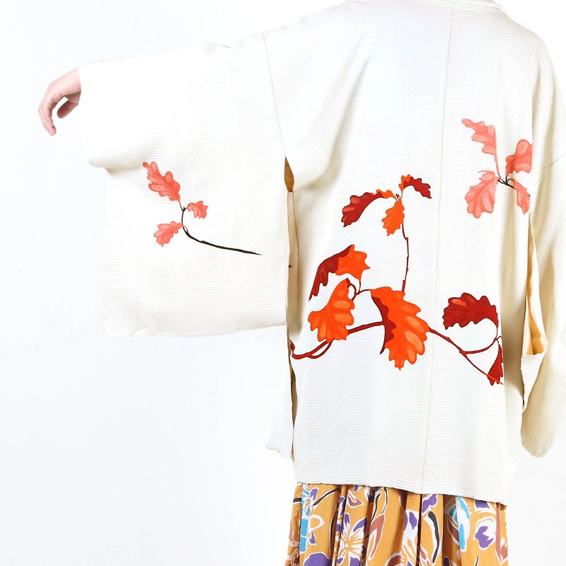 [Egg Plant Vintage] White Snow Feather Hand-painted Print Vintage Kimono Hosoe - เสื้อแจ็คเก็ต - เส้นใยสังเคราะห์ ขาว