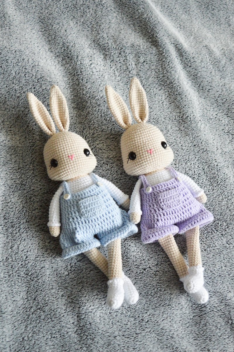Bunny stuffed animal amigurumi toy, cute crochet rabbit in overalls or shorts - ของเล่นเด็ก - ผ้าฝ้าย/ผ้าลินิน 