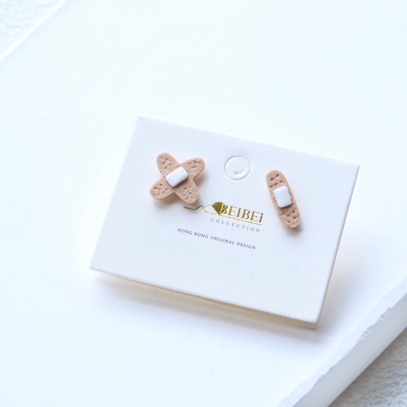 Small tape earrings for pierced ears - ต่างหู - โลหะ สีกากี