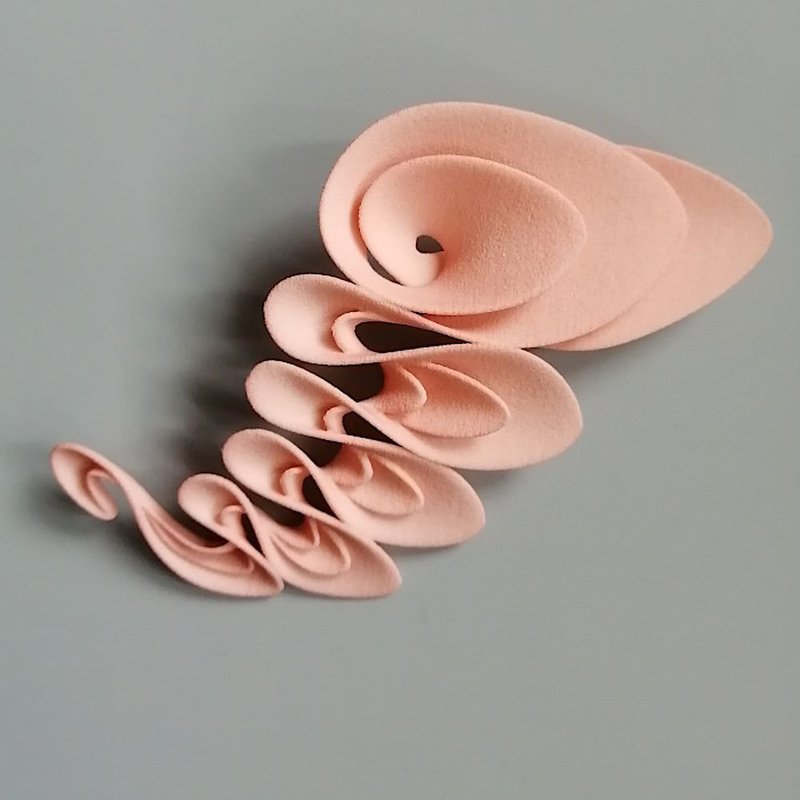 sasaragi brooch pinkbeige - Brooches - Plastic Pink