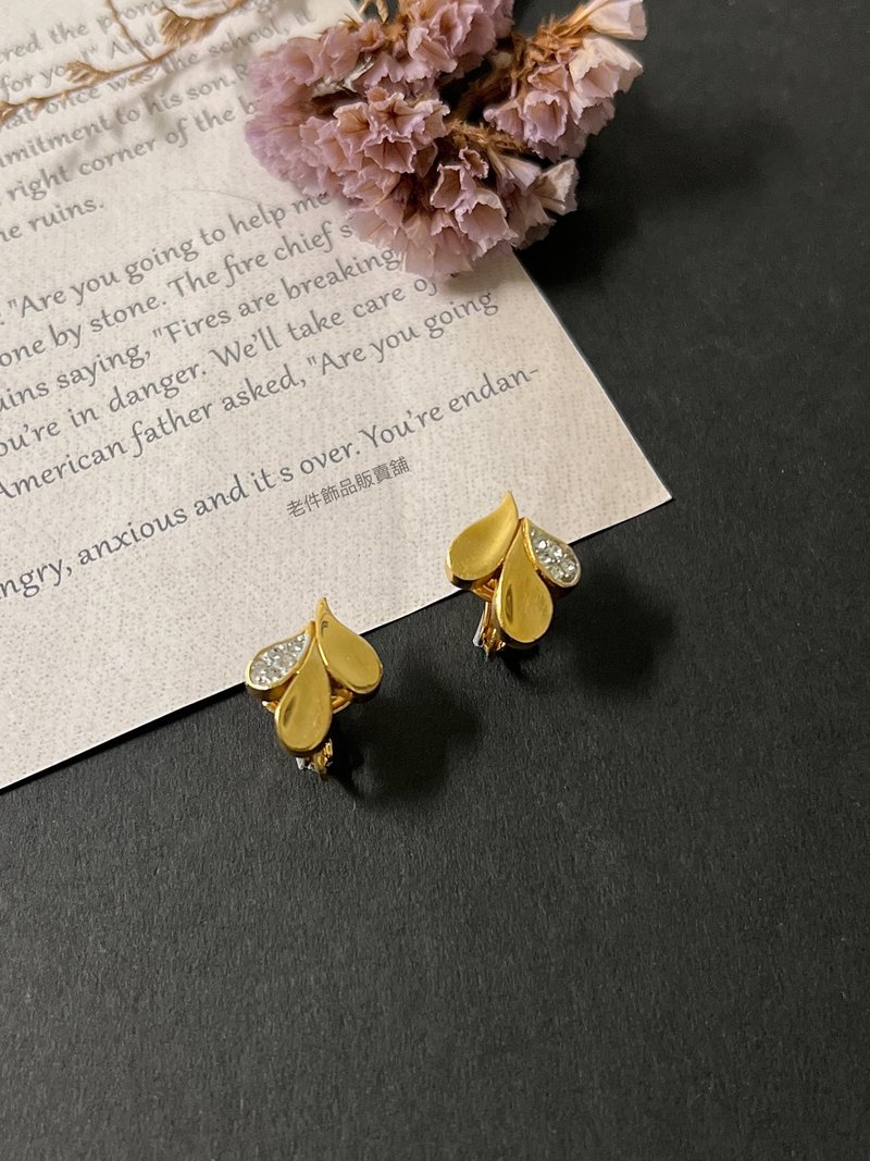 美國古董老件- Crown Trifari 金色小植物耳夾 - 耳環/耳夾/耳骨夾 - 其他金屬 金色