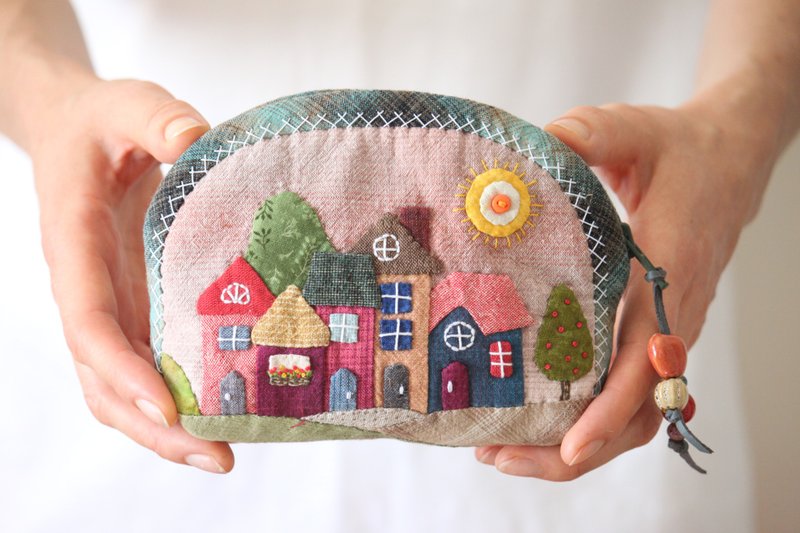 Japanese patchwork Bag for Cosmetic Medium size, Quilted makeup patchwork bag. - กระเป๋าเครื่องสำอาง - วัสดุอื่นๆ หลากหลายสี