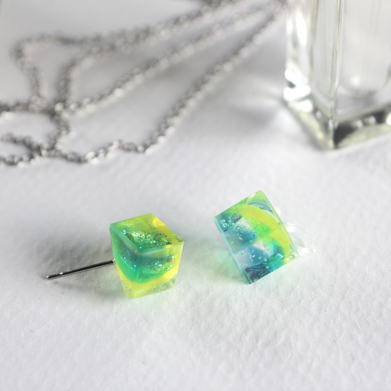 Little Wild / ICE CUBE resin earrings - Single stud - Earrings & Clip-ons - Resin Green