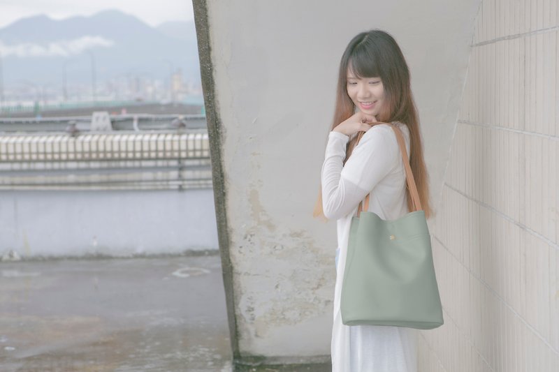 Taiwan Original / CLM Vegan Leather / Long Tote Bag - Brown Green - กระเป๋าแมสเซนเจอร์ - หนังเทียม สีเขียว