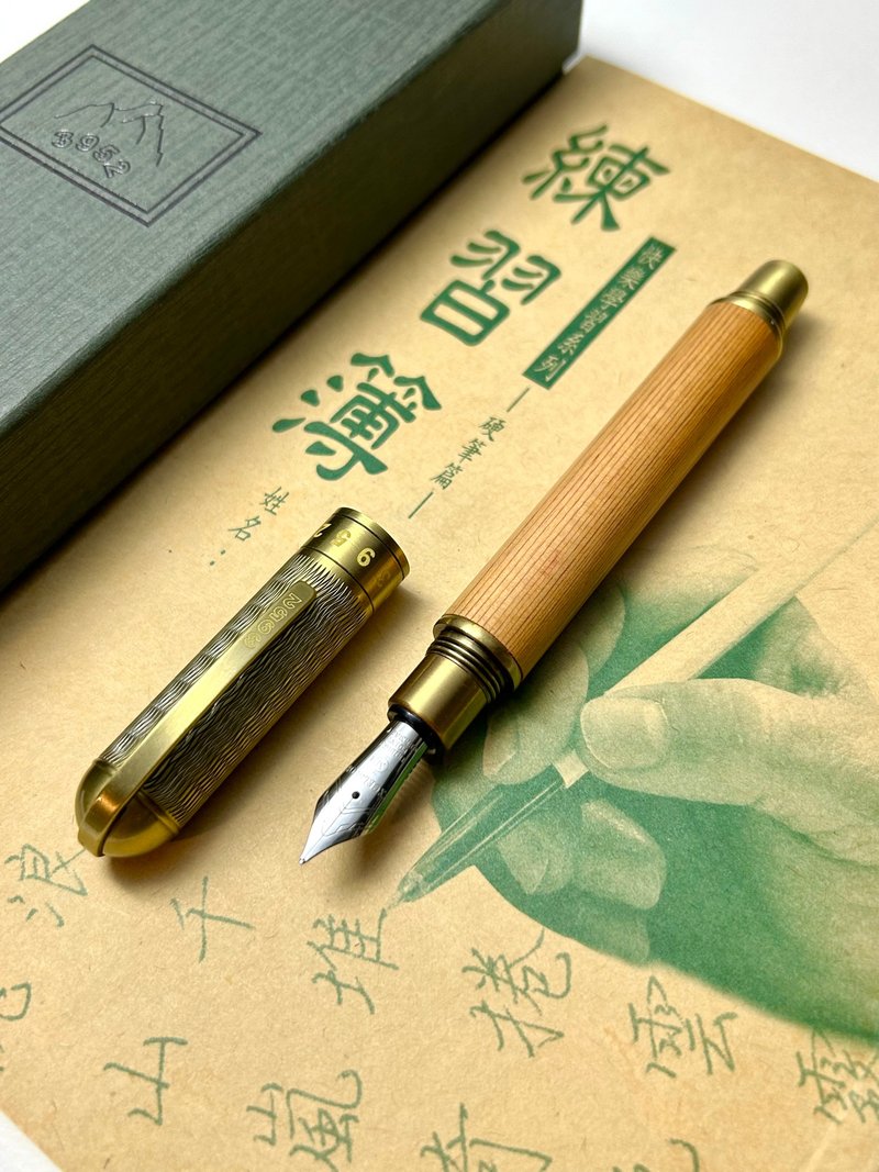 วัสดุอื่นๆ ปากกาหมึกซึม - 3952 Old Goat-CHAIRMAN Taiwan Cypress Ancient Bronze Electroplating Schmidt White Steel M Tip Fountain Pen