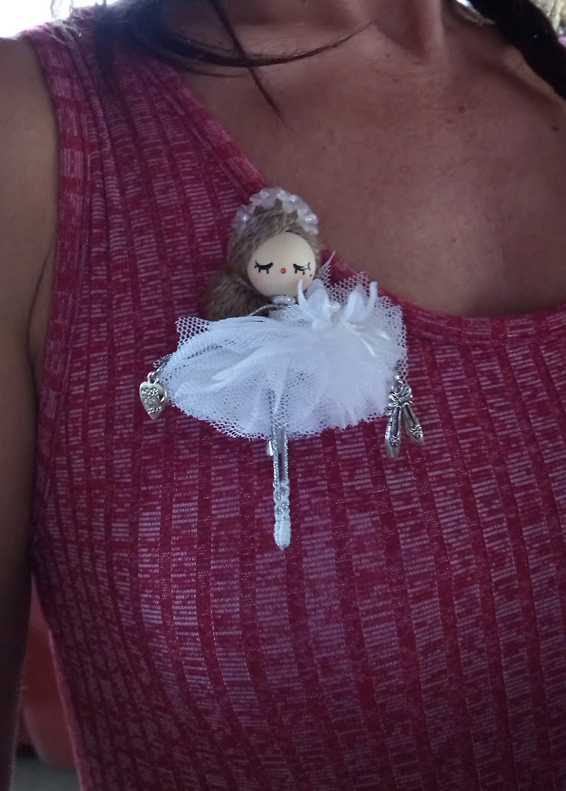 Ballerina brooch doll - เข็มกลัด - ไม้ ขาว