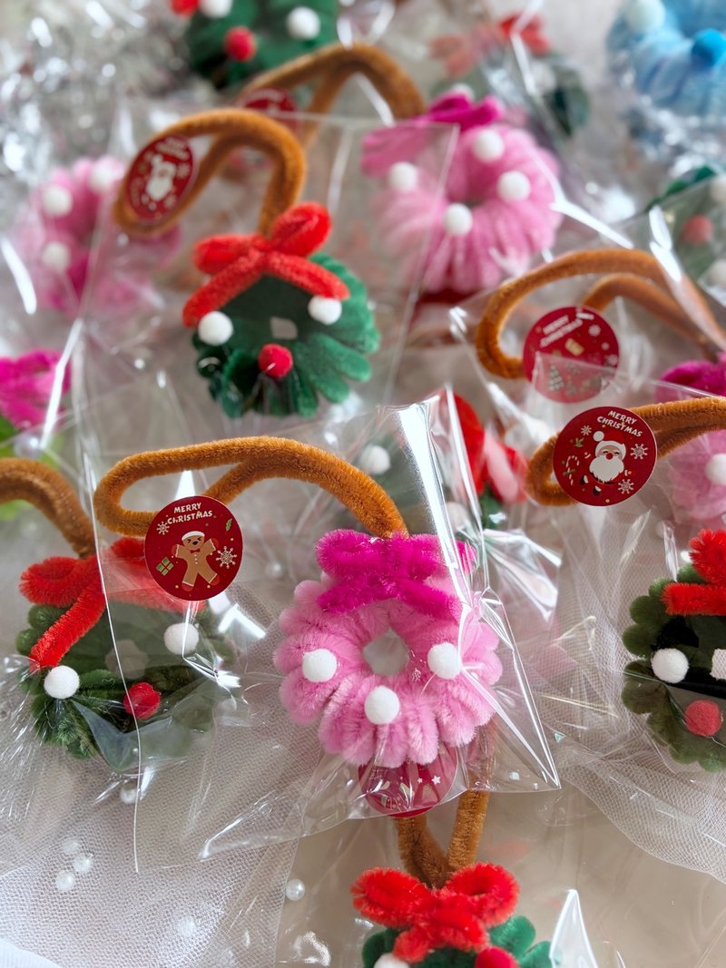 Remi's Flowers: The perfect choice for a twisted yarn Christmas wreath ornament gift. - Items for Display - Other Man-Made Fibers Multicolor