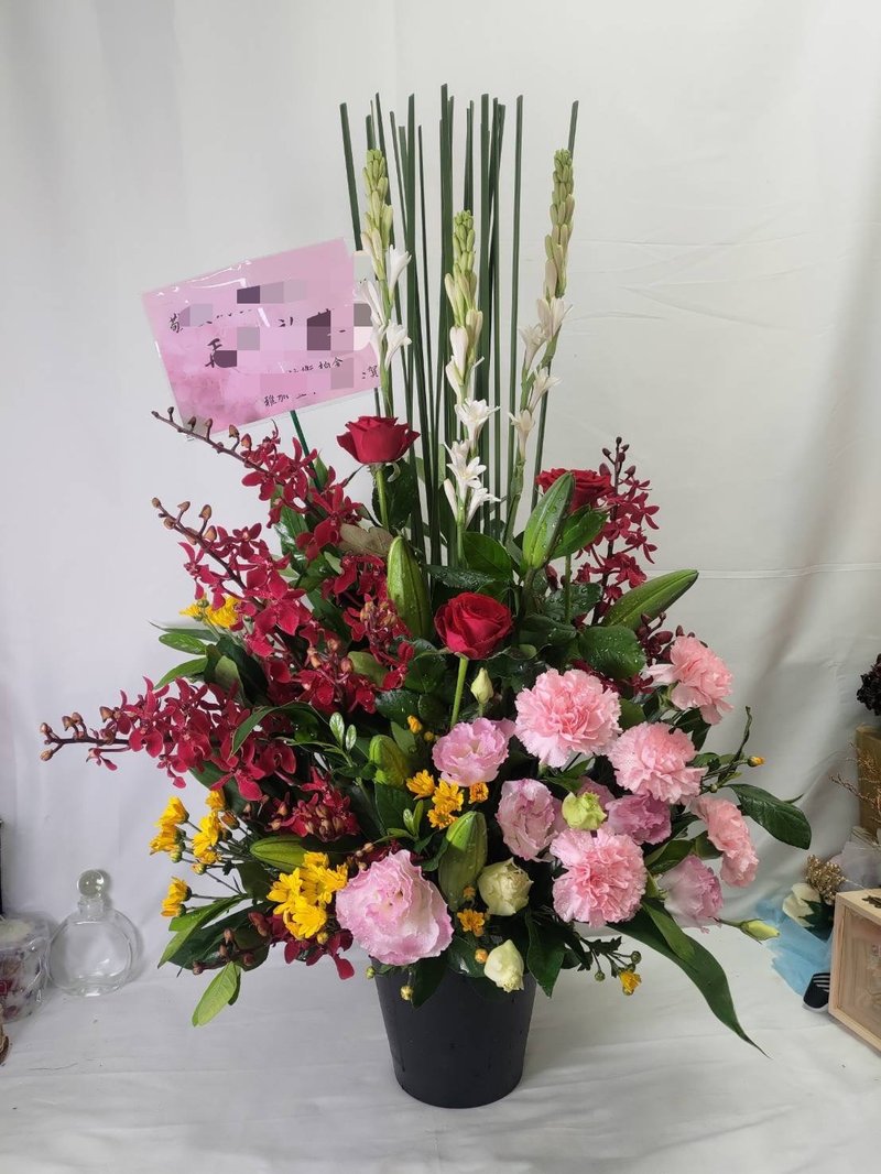 Lineshaped Flower Pot Flower Gift Taipei City Delivery Self Pickup