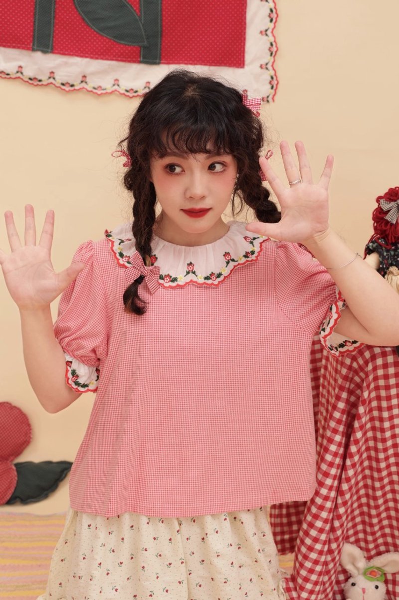 Sweet girly lace collar strawberry plaid short-sleeved T-shirt - เสื้อยืดผู้หญิง - วัสดุอื่นๆ สีแดง