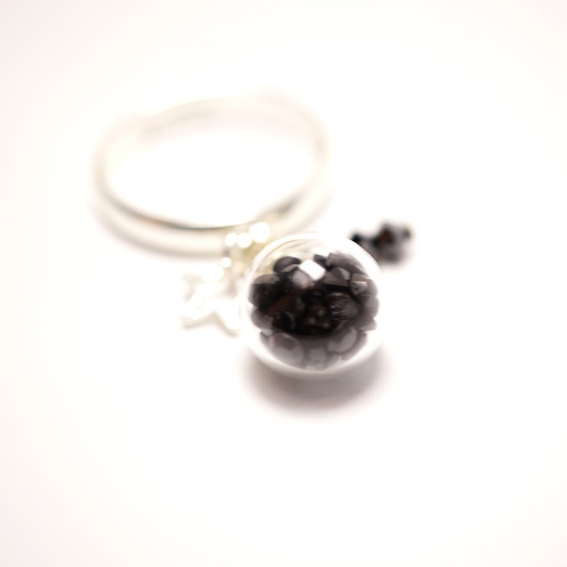 A Handmade 黑色水晶吊飾玻璃球指環 - 戒指 - 玻璃 