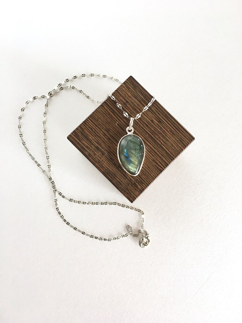 Labradorite bezel necklace - Necklaces - Stone Blue