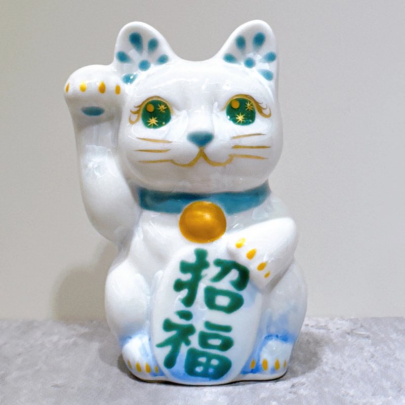 Japanese Kiyomizu-yaki Lucky Cat | Flower Crystal, Blue and White, Bringing Good - Items for Display - Porcelain Blue