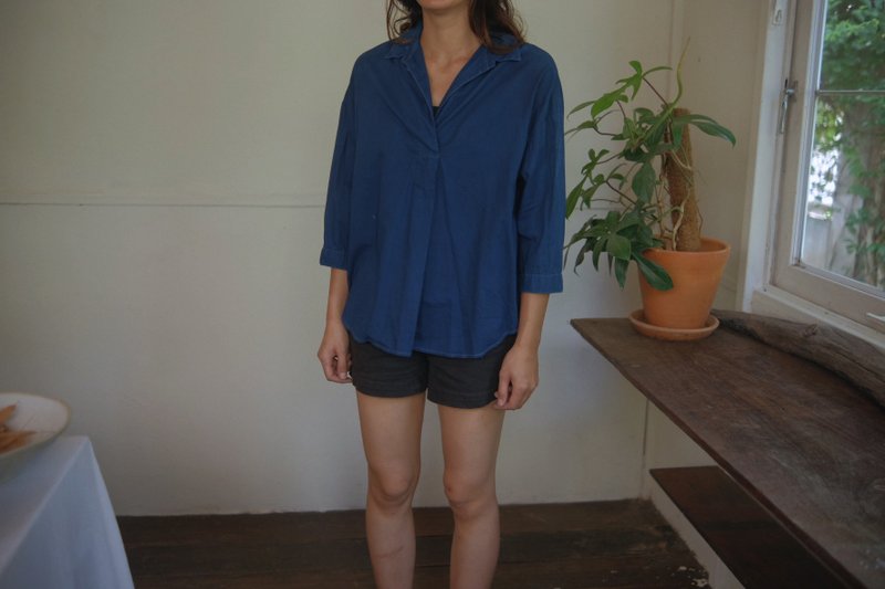 Re*Digo Project | re-dye used cloth with natural indigo - 女上衣/長袖上衣 - 棉．麻 藍色