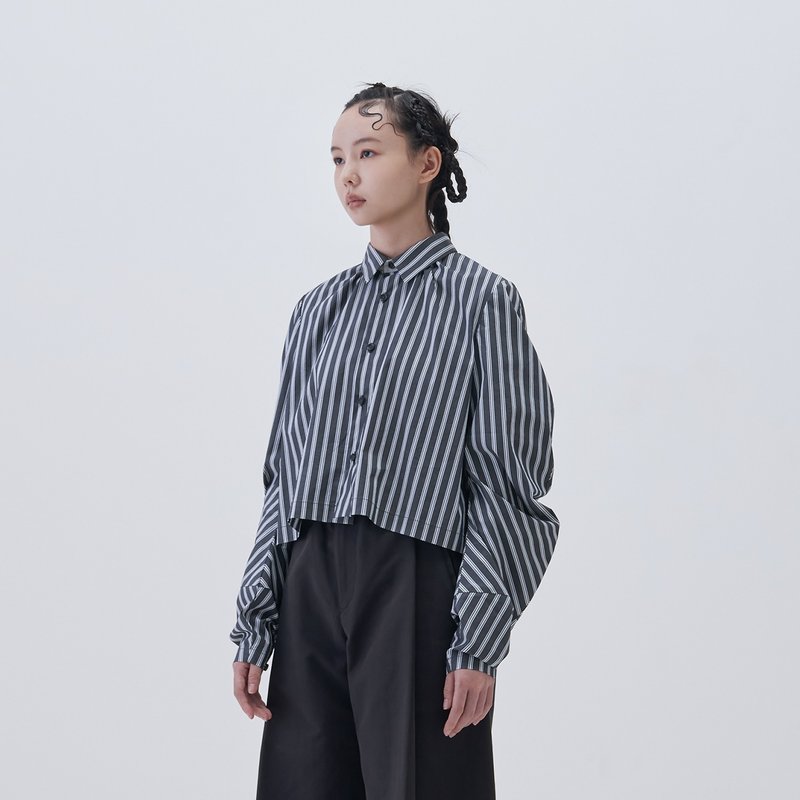 短版條紋彎曲袖襯衫 - 女襯衫 - 棉．麻 灰色