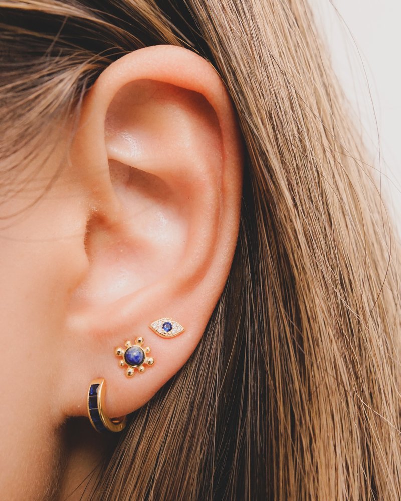 Royal Blue Pave Square Cubic Zirconia Huggies Hoop Earrings - ต่างหู - โลหะ สีน้ำเงิน