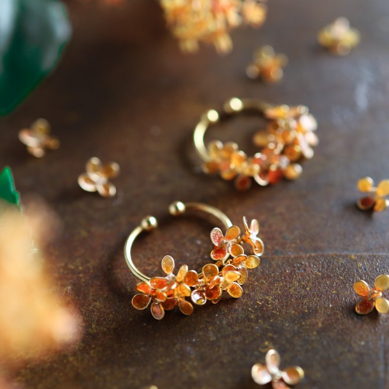 Osmanthus ear cuffs swaying in the autumn wind - Earrings & Clip-ons - Resin Orange