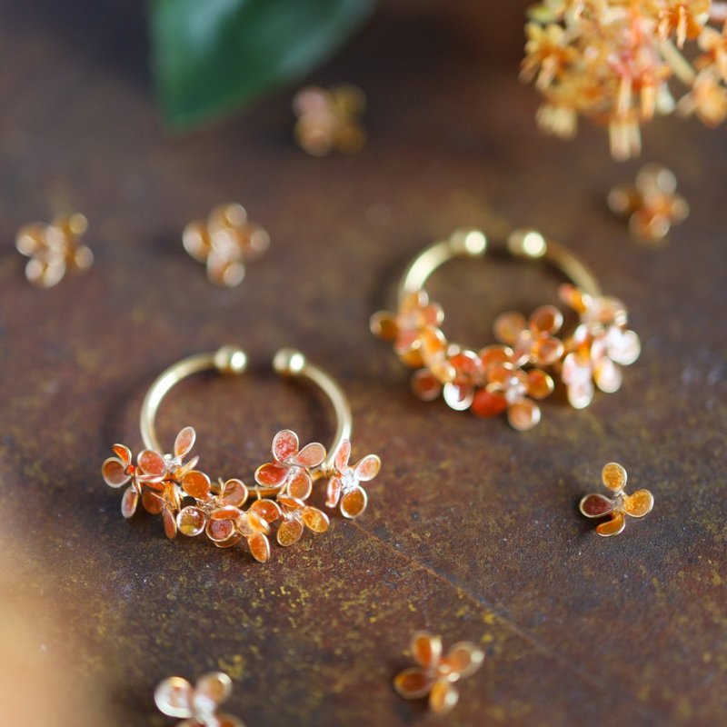 Osmanthus ear cuffs swaying in the autumn wind - Earrings & Clip-ons - Resin Orange