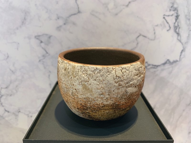 李仁嵋柴燒岩礦茶杯(精選雪白版A) - 茶壺/茶杯/茶具 - 陶 咖啡色