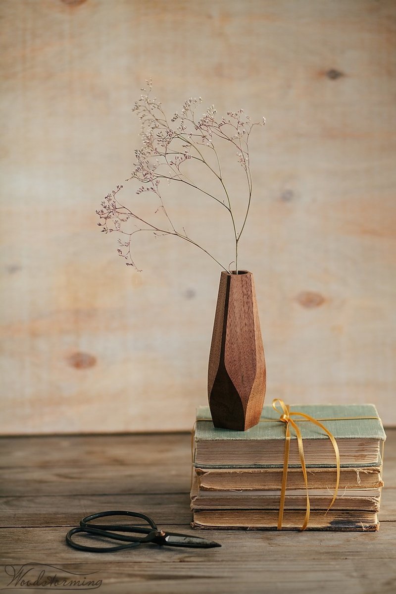 Wavy wood vase, minimalist flower vase - ของวางตกแต่ง - ไม้ 