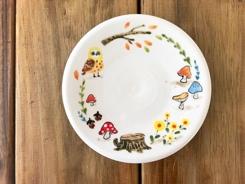 Small fresh flowers and plants series owl underglaze painted hand-painted tray - Plates & Trays - Porcelain Multicolor