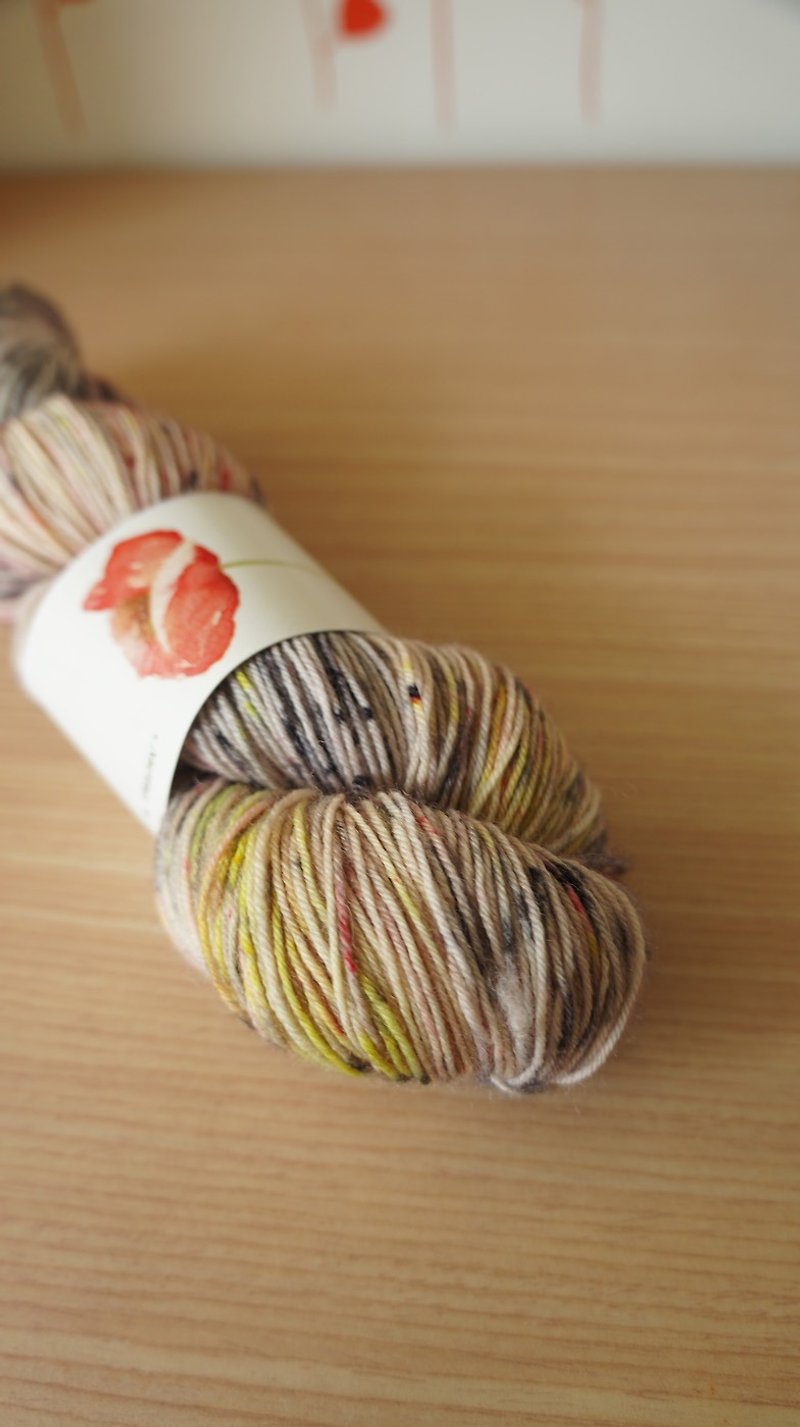 Hand dyed the line. Firefly. BFL - Knitting, Embroidery, Felted Wool & Sewing - Wool 