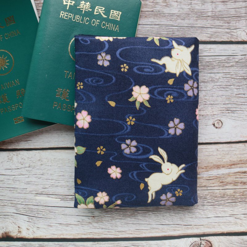 [Flying to the Moon] Passport holder, passport cover, passport bag - ที่เก็บพาสปอร์ต - ผ้าฝ้าย/ผ้าลินิน สีน้ำเงิน