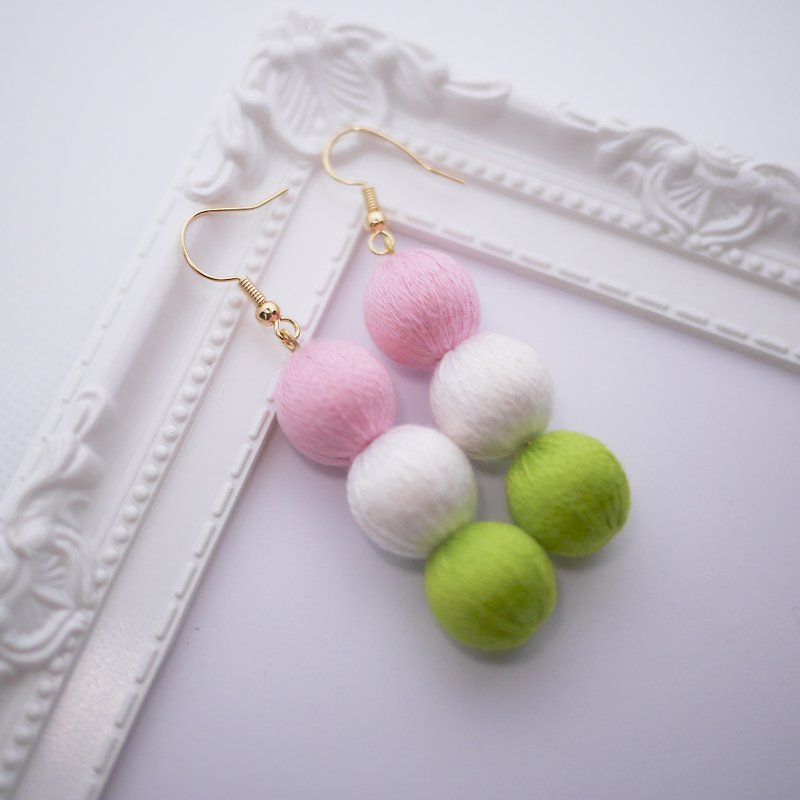 3色の餃子シリーズ和風の小さな刺繍ボールのイヤリング/耳のクリップ - ピアス・イヤリング - 刺しゅう糸 