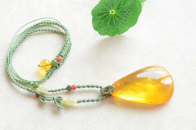 [Qingluan] Natural collection-grade golden sands amber gold twisted honey artistic conception pendant classical necklace - Necklaces - Semi-Precious Stones 