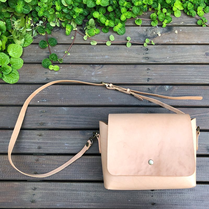 [Leather Temperature] Handmade Vegetable Tanned Simple Shoulder Bag - กระเป๋าแมสเซนเจอร์ - หนังแท้ 