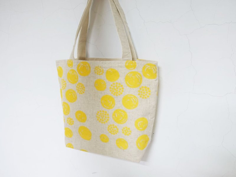Screen printing Shoulder bag craspedia globosa yellow - กระเป๋าแมสเซนเจอร์ - ผ้าฝ้าย/ผ้าลินิน สีเหลือง