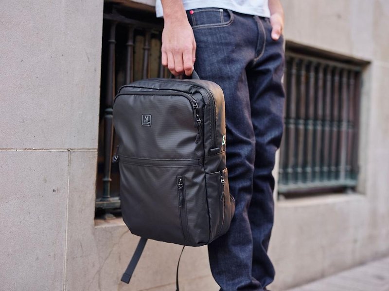 MORAL | Cecil Compact Backpack - Stealth Edition - กระเป๋าเป้สะพายหลัง - วัสดุอีโค สีดำ