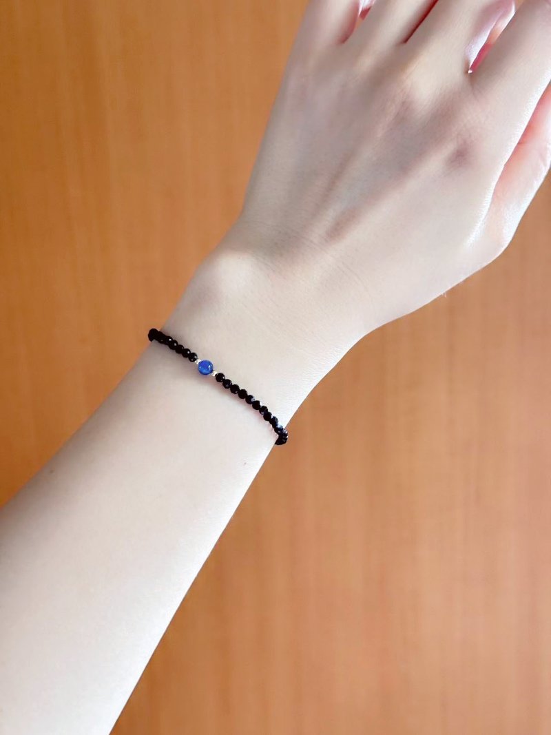 カイヤナイトとブラックスピネルのブレスレット 伸縮性タイプ - 手鍊/手環 - 半寶石 黑色