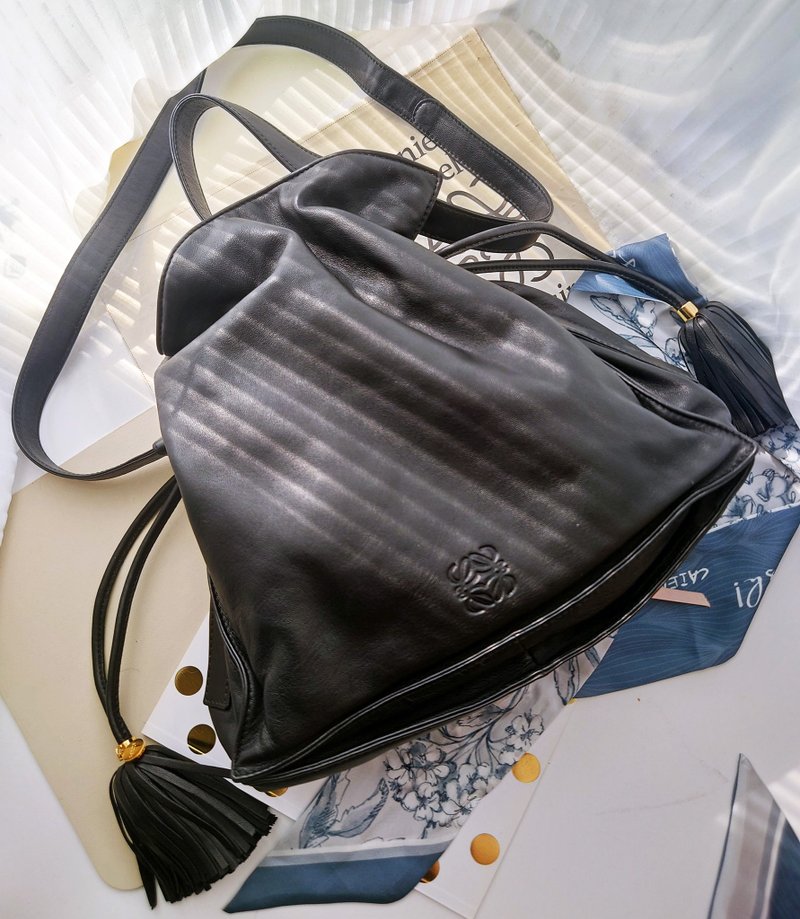 中古包 Loewe Flamenco 中流蘇包束口袋肩背包斜挎包單肩包束繩包 - 側背包/斜背包 - 真皮 黑色