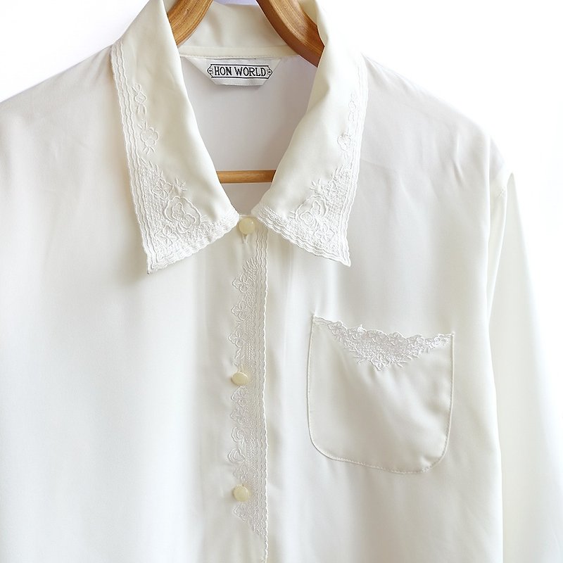 │Slowly │ Embroidery Lace - Ancient Shirt │ vintage. Retro - เสื้อเชิ้ตผู้หญิง - วัสดุอื่นๆ ขาว