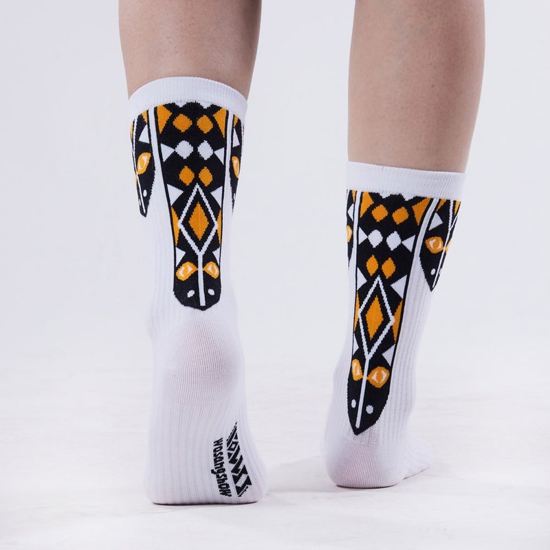 [Totem Series] Wanshan Rock Carving Totem Sports Mid-length Socks (White) - ถุงเท้า - ผ้าฝ้าย/ผ้าลินิน ขาว