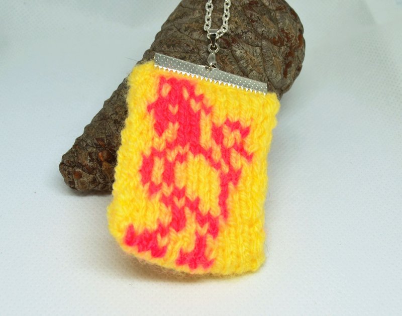 針織黃色吊墜紅公雞首飾長方形鉤針項鍊現代禮物送給她 - 項鍊 - 繡線 黃色