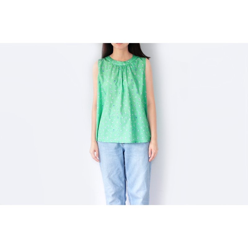 Green sleeveless shirt, can be worn on both sides - Women's Tops - Cotton & Hemp Green