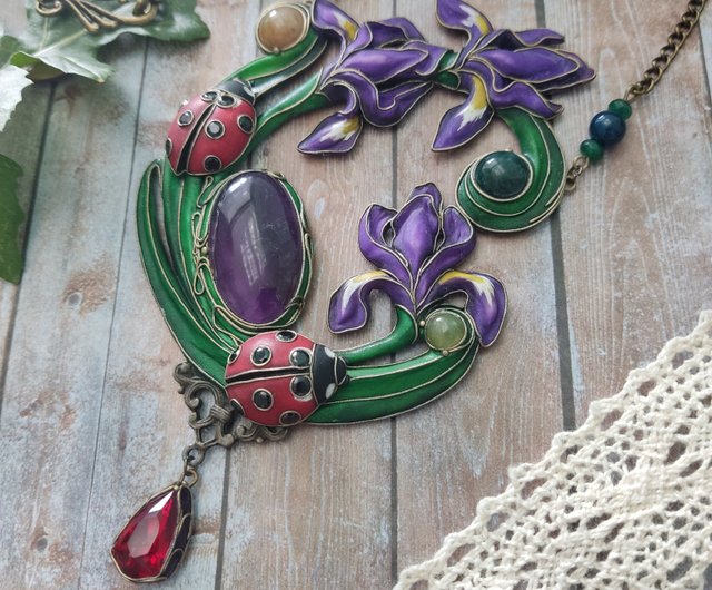 Japanese Iris,Fringed Iris Necklace,Shaga Flower, Ladybugs