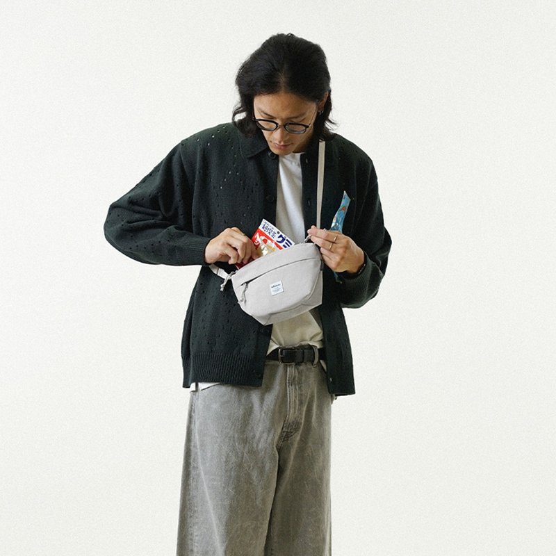 【新色】LUNA簡約時尚日常必需品簡約輕巧斜背包 (柔灰色) - 側背包/斜背包 - 環保材質 灰色