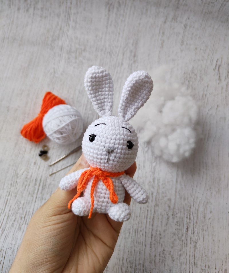 Crochet kit beginner, crochet kits, crochet bunny, amigurumi bunny, rabbit toy - 編織/刺繡/羊毛氈/縫紉 - 其他金屬 白色