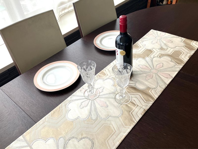 Japanese style silk table runner - Place Mats & Dining Décor - Silk White